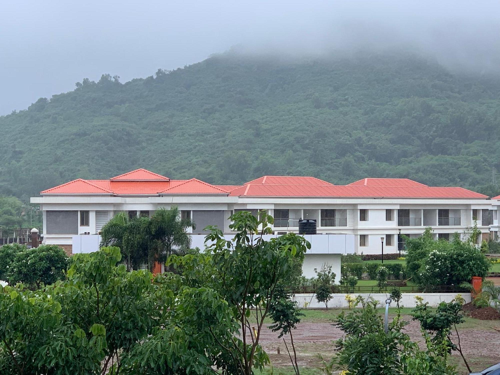 Mizzle Exotica Lonavala Apartamento Exterior foto