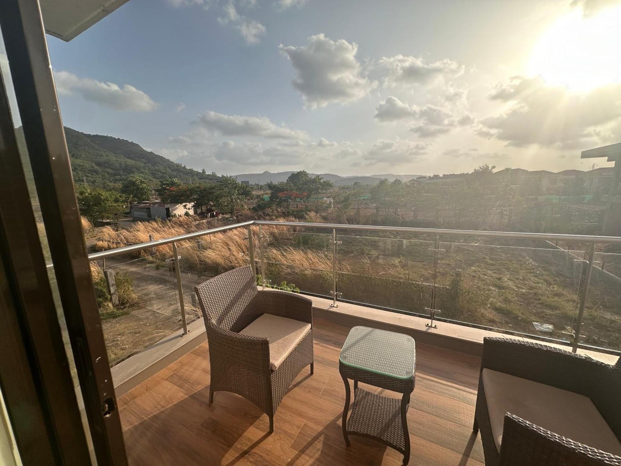 Mizzle Exotica Lonavala Apartamento Exterior foto
