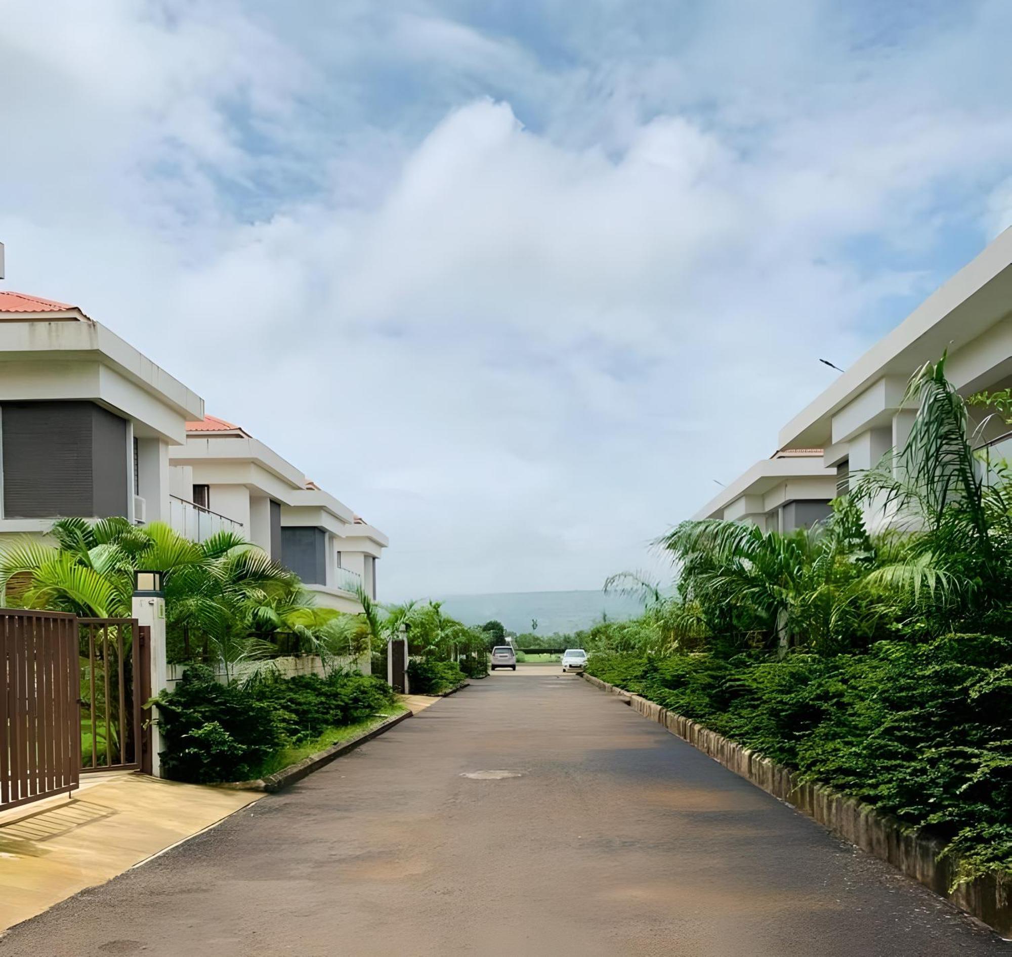 Mizzle Exotica Lonavala Apartamento Exterior foto