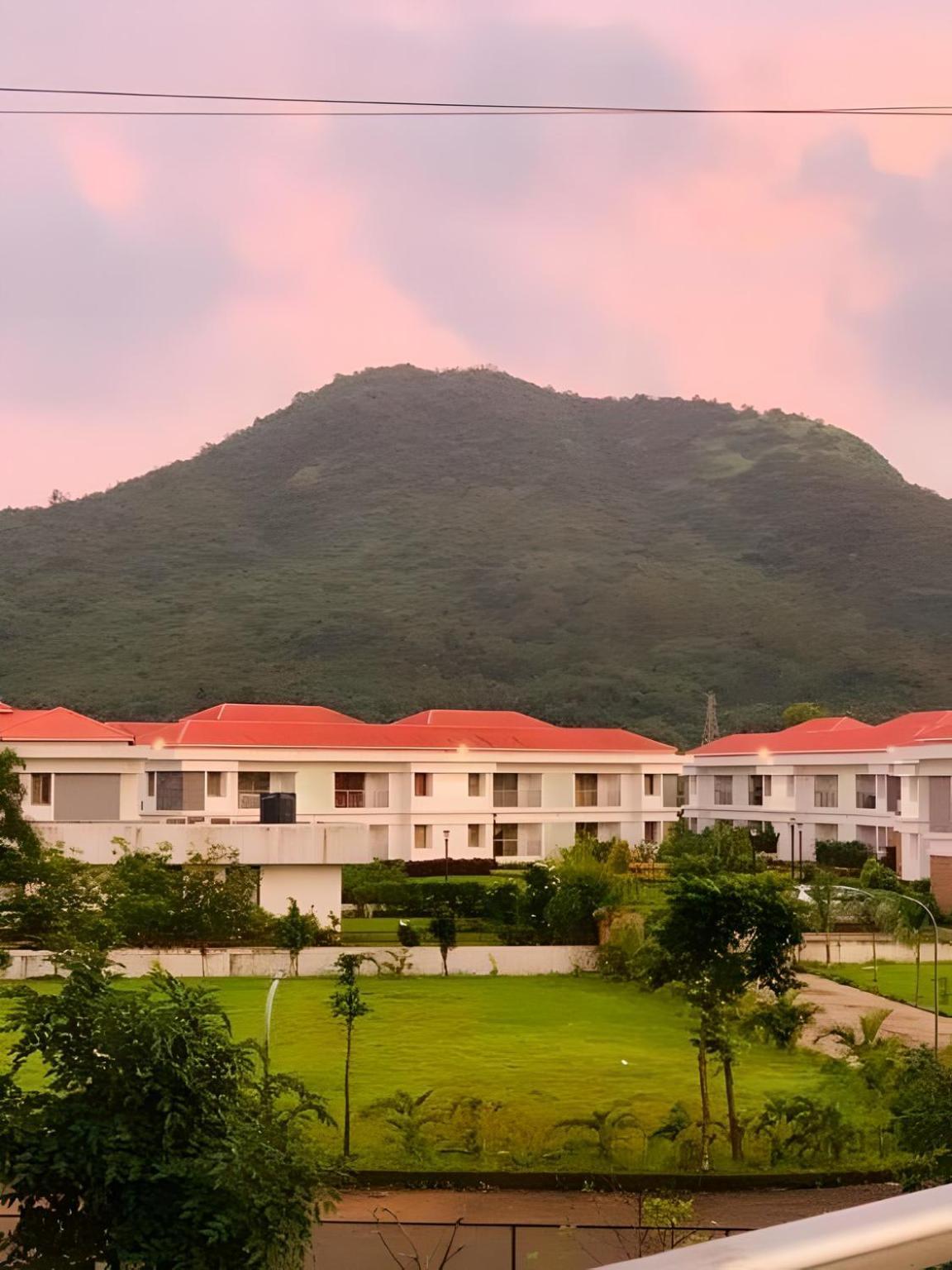 Mizzle Exotica Lonavala Apartamento Exterior foto