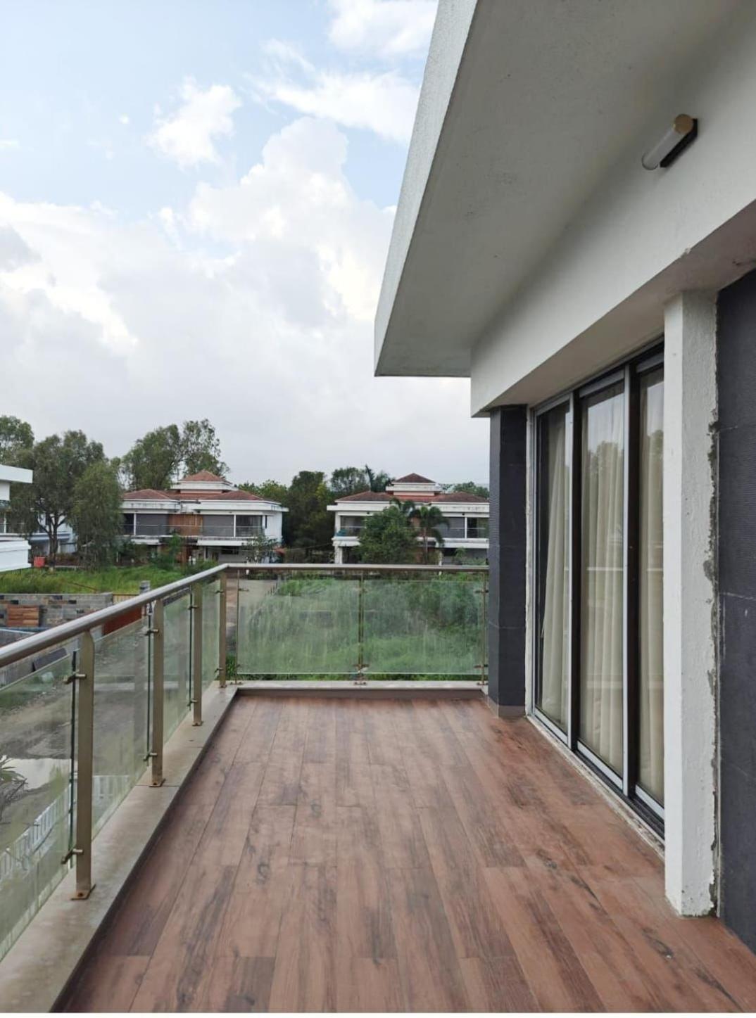 Mizzle Exotica Lonavala Apartamento Exterior foto