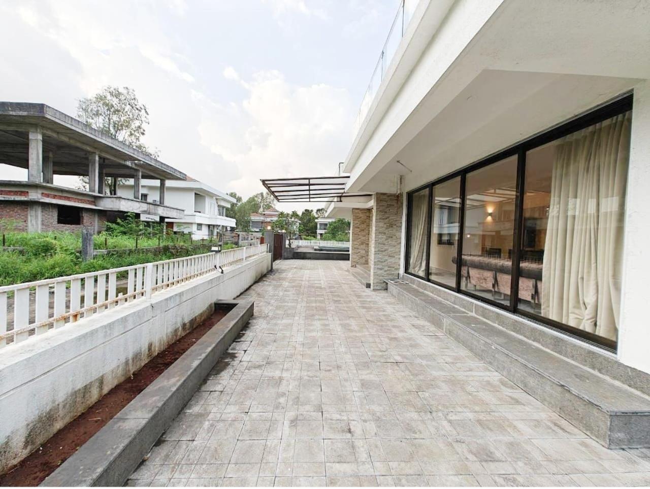 Mizzle Exotica Lonavala Apartamento Exterior foto
