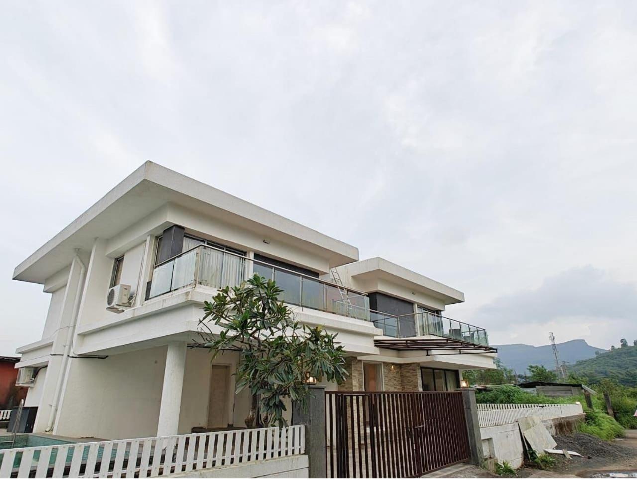 Mizzle Exotica Lonavala Apartamento Exterior foto