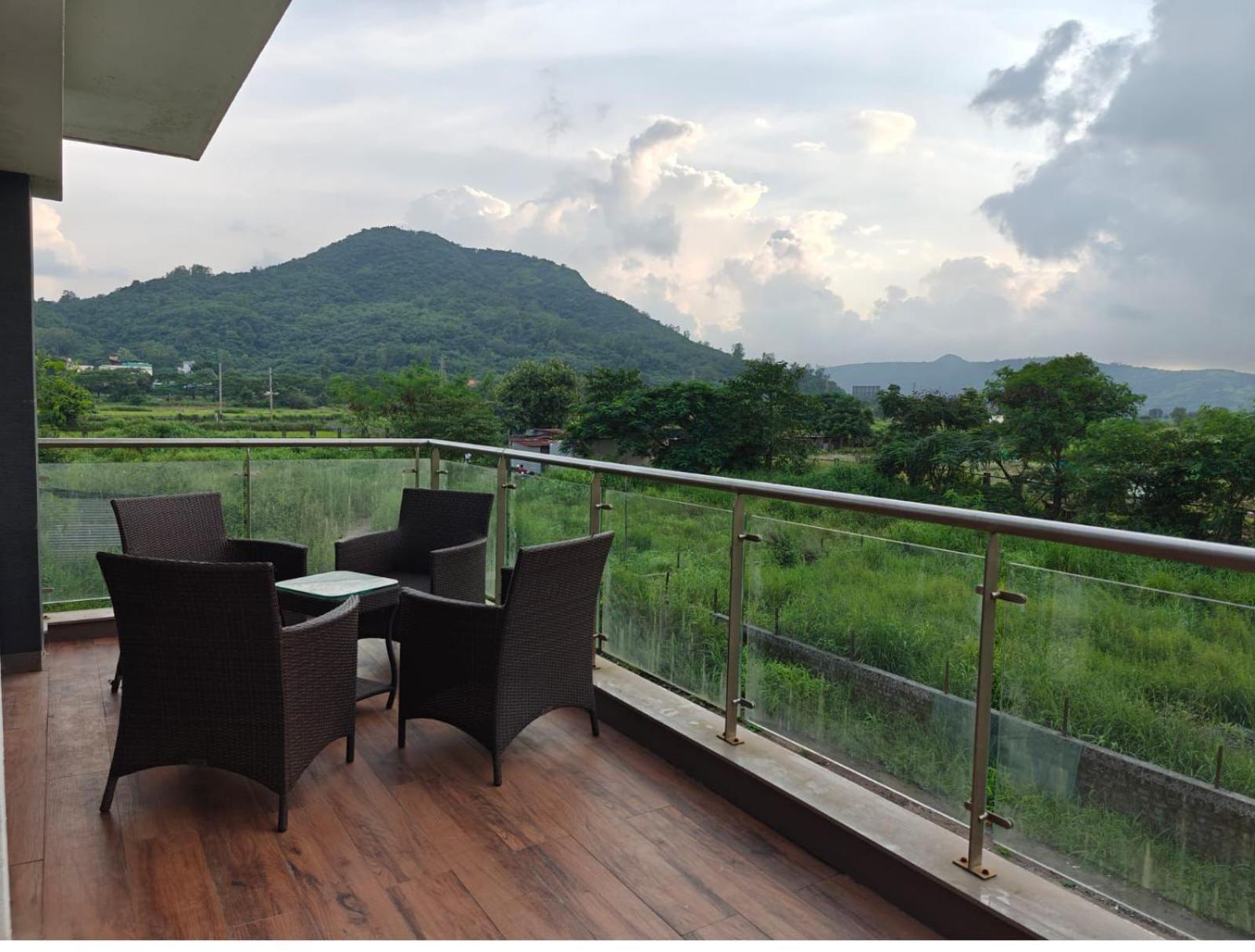 Mizzle Exotica Lonavala Apartamento Exterior foto